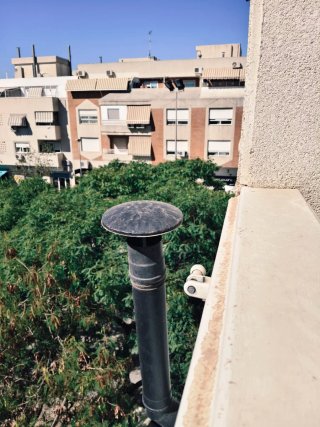 Chimenea de pellets negra