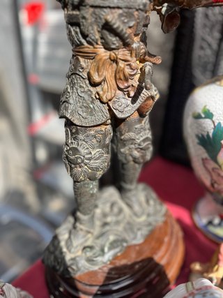 Figura bronce guerrero chino tocando trompeta