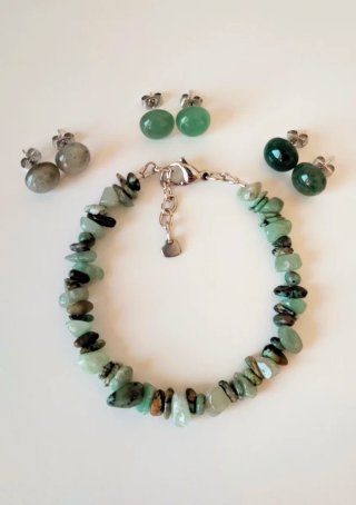 Bracciale con pietre verdi e acciaio