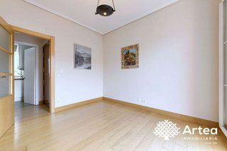 Piso en venta en San Pedro de Deusto-La Ribera en Bilbao