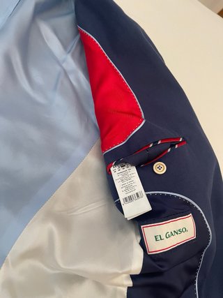 Traje azul marino con un pequeño desgaste foto2