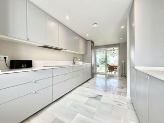 Casa adosada en venta en La Dama de Noche-La Alzambra en Marbella