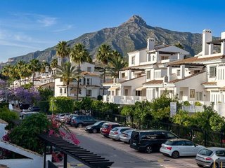Casa adosada en venta en La Dama de Noche-La Alzambra en Marbella