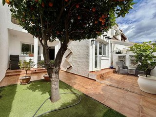 Casa adosada en venta en La Dama de Noche-La Alzambra en Marbella