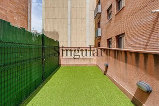 Piso en venta en El Camp de l'Arpa del Clot en Barcelona
