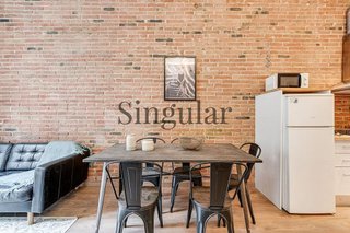 Piso en venta en El Camp de l'Arpa del Clot en Barcelona