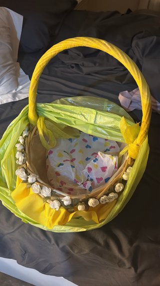 Cesta de regalo decorada