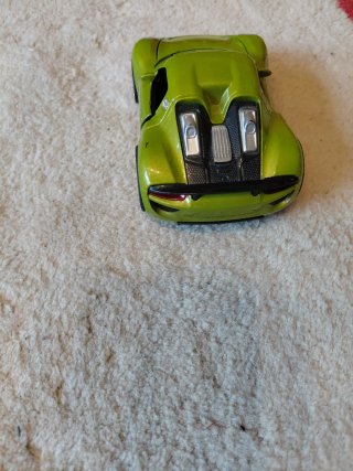 Coche de juguete con luz y sonido