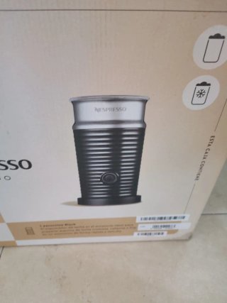 Cafetera Nespresso Vertuo sin estrenar