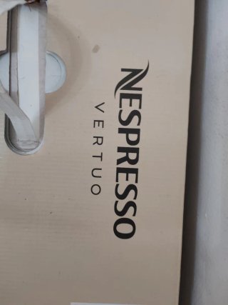 Cafetera Nespresso Vertuo sin estrenar
