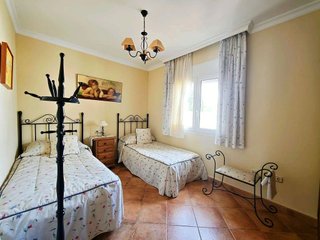 Chalet en venta en La Granja-La Colina-Los Pastores en Algeciras