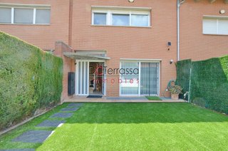 Casa adosada en venta en Viladecavalls