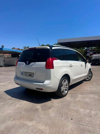 Peugeot 5008 2013