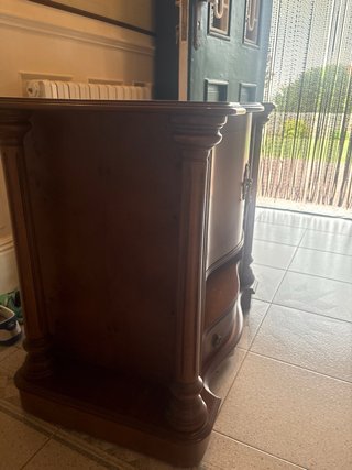 Mueble auxiliar clásico de madera/ aparador