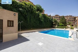 Piso en venta en Bola de Oro - Serrallo en Granada