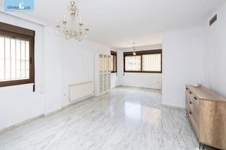 Piso en venta en Bola de Oro - Serrallo en Granada