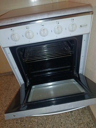 Cocina de gas 4 fuegos y horno Gralux