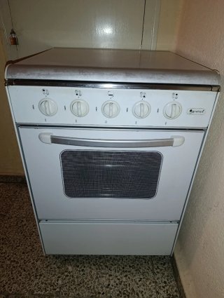 Cocina de gas 4 fuegos y horno Gralux