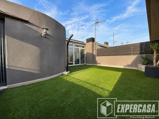 Casa adosada en venta en Alameda Park en Manises