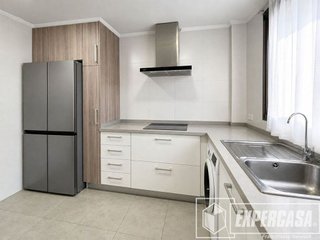 Casa adosada en venta en Alameda Park en Manises