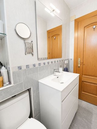 Piso en venta en Media Legua en Madrid