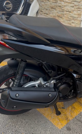 Honda SH 300 Scooter Negra