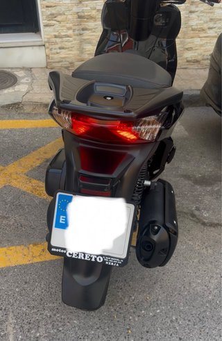Honda SH 300 Scooter Negra
