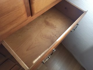 Aparador de madera maciza con espejo