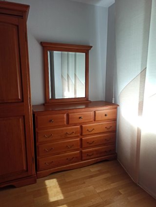Aparador de madera maciza con espejo