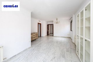 Piso en venta en Bola de Oro - Serrallo en Granada