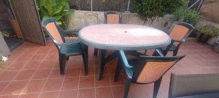 Mesa de jardín redonda de plástico + 4 sillas