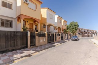 Casa adosada en venta en Cúllar Vega