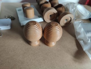 Topes para barra de cortina de madera