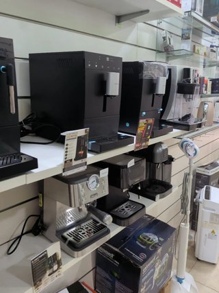 Cafetera Cecotec Compact Superautomática