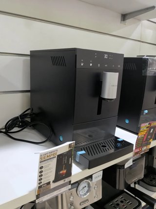 Cafetera Cecotec Compact Superautomática