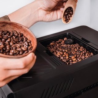 Cafetera Cecotec Compact Superautomática