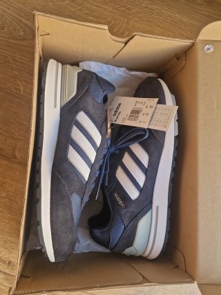 Adidas Run 80s Talla 42 Azul Blanco Sin estrenar.
