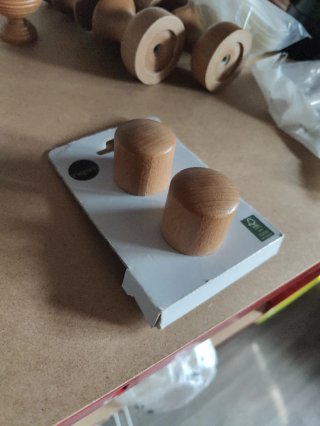 Topes para barra de cortina de madera