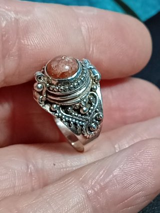 Anillo Plata Ley piedra sol con tapa