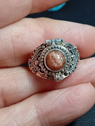 Anillo Plata Ley piedra sol con tapa
