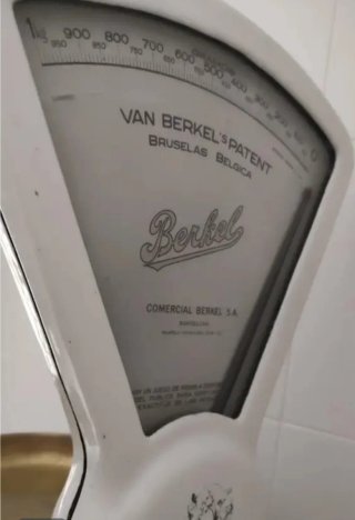 Báscula Berkel. Balanza ultramarinos vintage.
