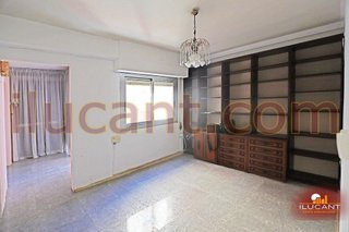 Piso en venta en Benalúa en Alicante