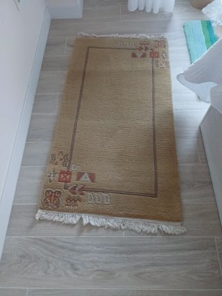 2 Alfombras Pie de Cama Beige/Rojo