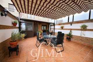 Casa adosada en venta en Tomelloso