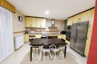 Casa adosada en venta en Tomelloso