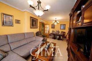 Casa adosada en venta en Tomelloso