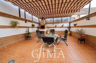 Casa adosada en venta en Tomelloso