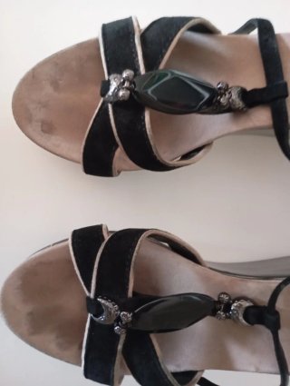 Sandalias cuña negras y beige