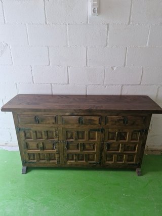 Muebles cómodas de madera antiguo con puertas