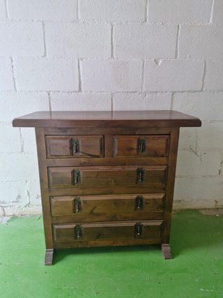 Muebles cómodas de madera antiguo con puertas
